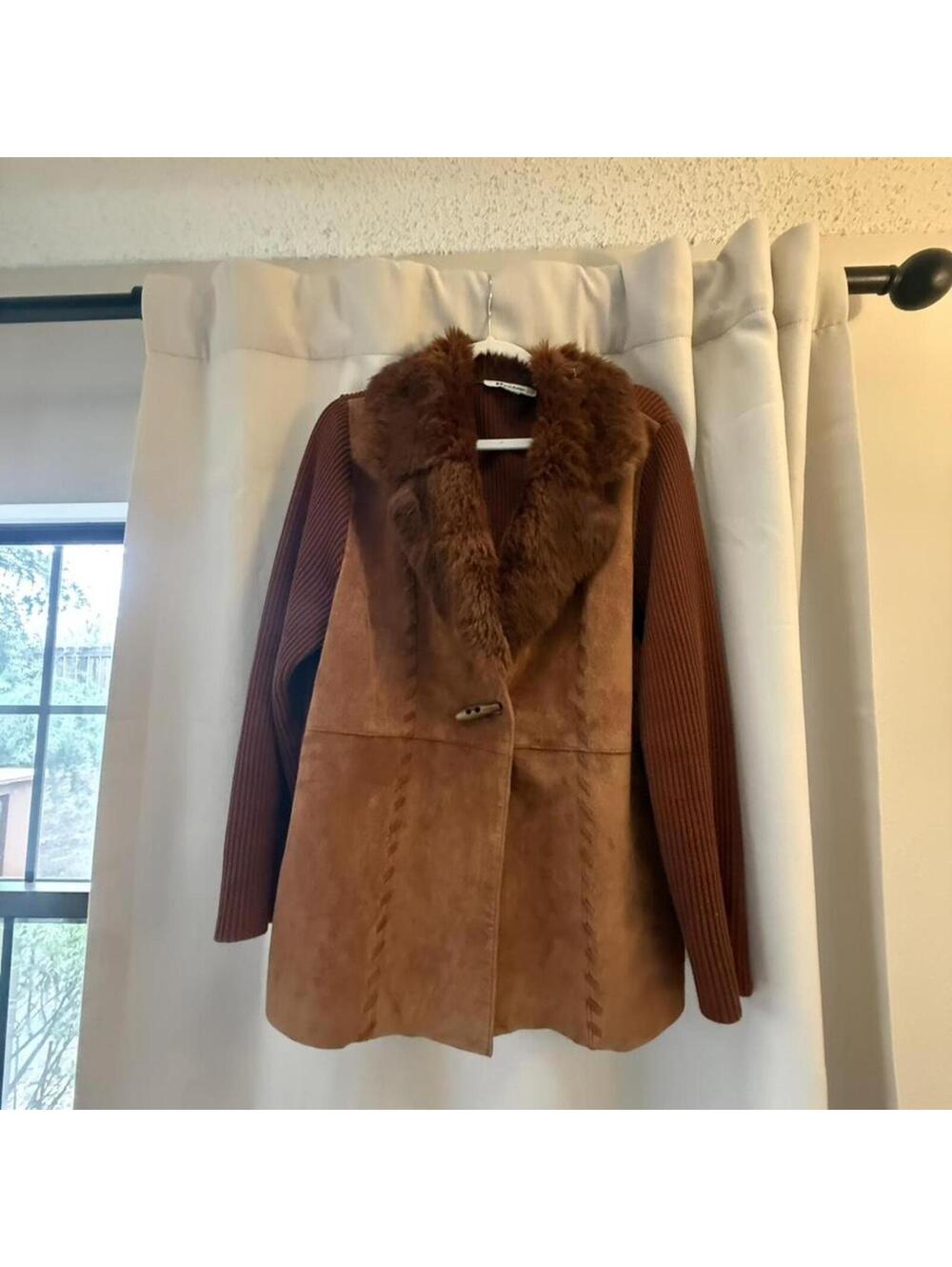 Brown suede vintage jacket sweater wooden toggle button closure #fauxfur #70s